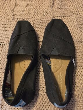 TOMS Women's Classic Canvas Slip-On in Black